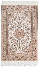  Orientalsk Isfahan Silkerenning Signert Mazaheri Teppe Teppe 108X163 Beige/Lysegrå ( Persia/Iran)